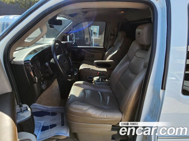 GMC Savana 2020 thumb 11