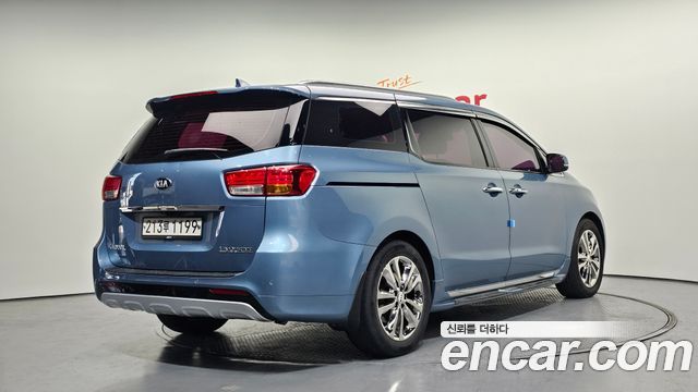 Kia Carnival 2015 thumb 3