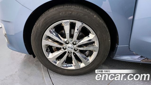 Kia Carnival 2015 thumb 6