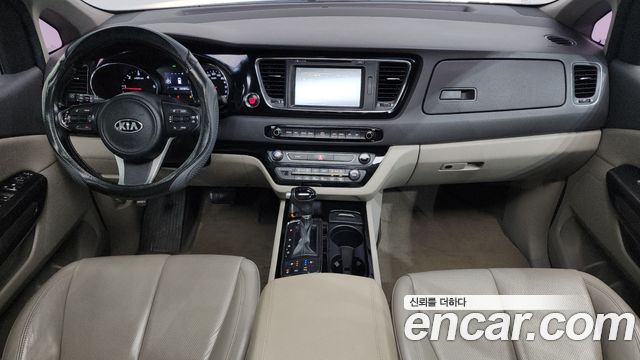 Kia Carnival 2015 thumb 8