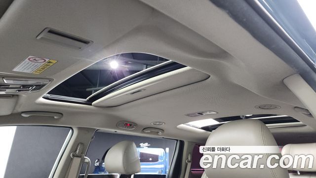 Kia Carnival 2015 thumb 12