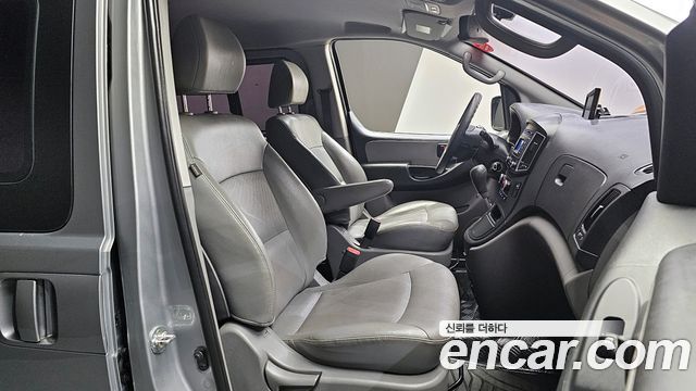 Hyundai Starex 2017 thumb 10