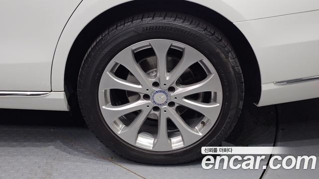 Mercedes-Benz E-Class 2017 thumb 6