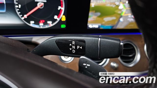 Mercedes-Benz E-Class 2017 thumb 9
