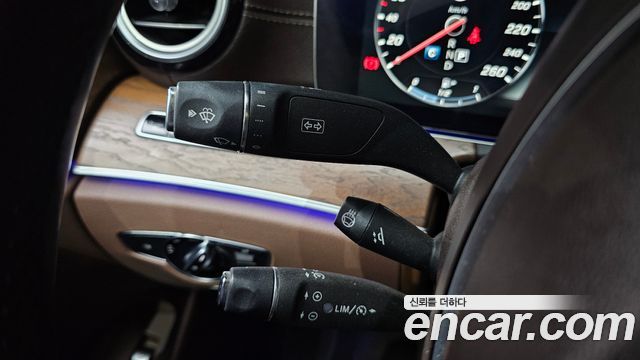 Mercedes-Benz E-Class 2017 thumb 12