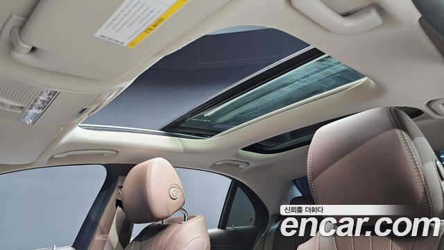Mercedes-Benz E-Class 2017 thumb 11