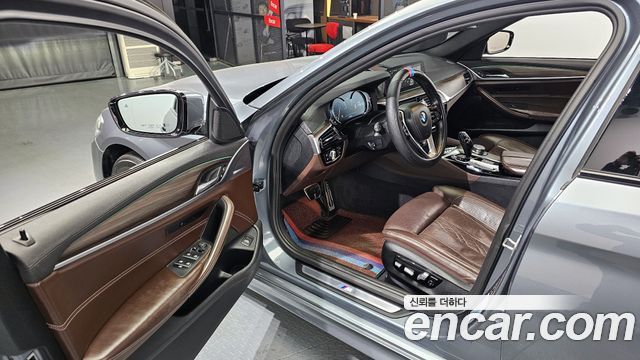 BMW 5 серии 2017 thumb 10