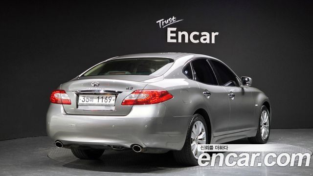 Infiniti M 2011 thumb 3