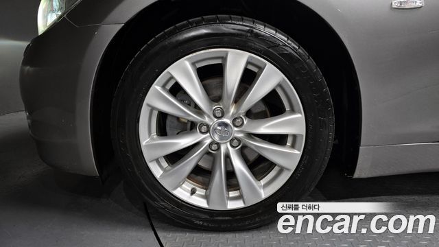 Infiniti M 2011 thumb 6