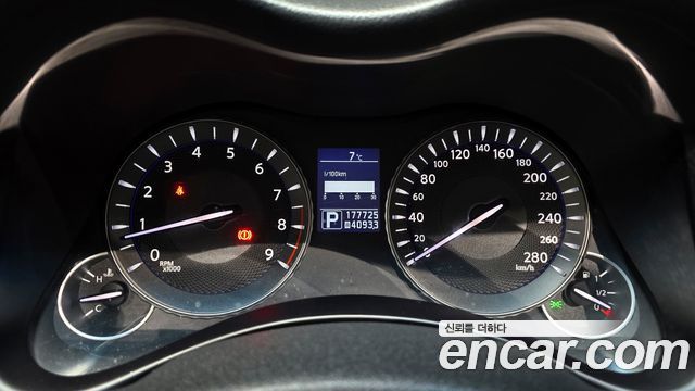 Infiniti M 2011 thumb 9