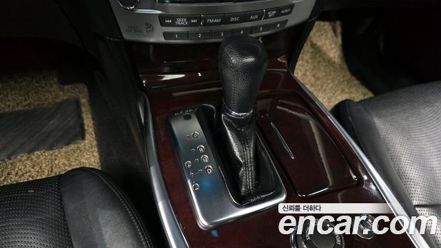 Infiniti M 2011 thumb 10