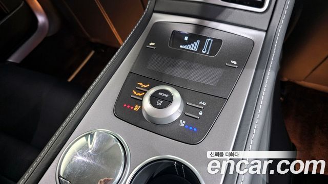 Aston Martin Rapide 2010 thumb 11