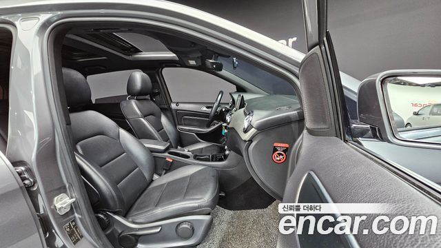 Mercedes-Benz B-Class 2013 thumb 11