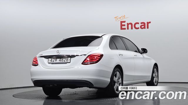 Mercedes-Benz C-Class 2018 thumb 3