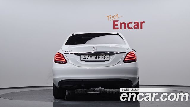 Mercedes-Benz C-Class 2018 thumb 5