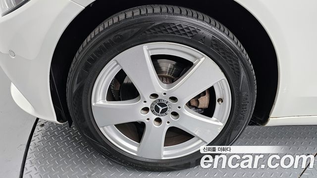 Mercedes-Benz C-Class 2018 thumb 6