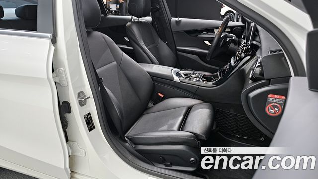 Mercedes-Benz C-Class 2018 thumb 11