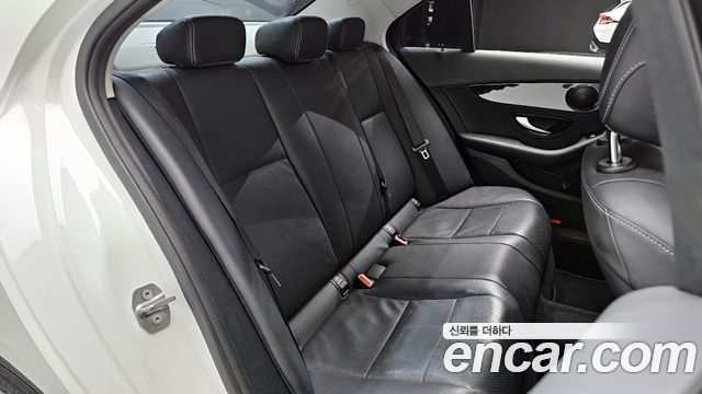 Mercedes-Benz C-Class 2018 thumb 12