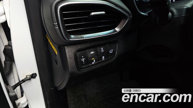 Hyundai Santa Fe 2018 thumb 12