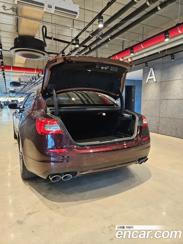 Maserati Quattroporte 2016 thumb 8
