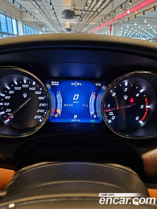 Maserati Quattroporte 2016 thumb 11