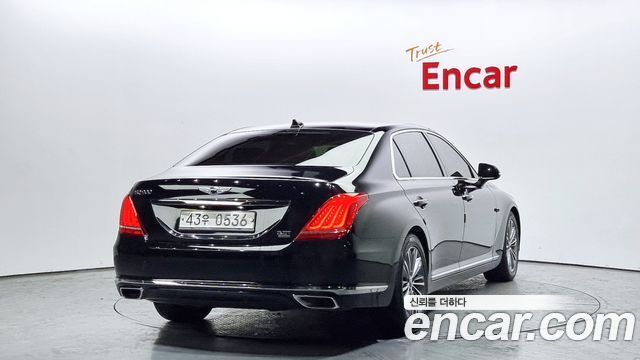 Genesis G90 2016 thumb 3