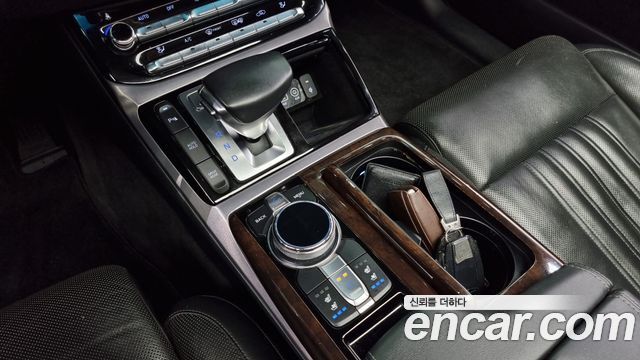 Genesis G90 2016 thumb 9