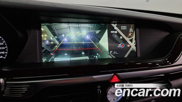 Genesis G90 2016 thumb 11
