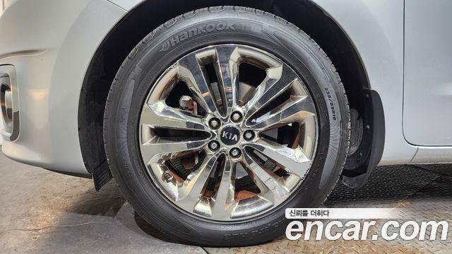 Kia Carnival 2015 thumb 6