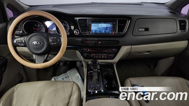 Kia Carnival 2015 thumb 8