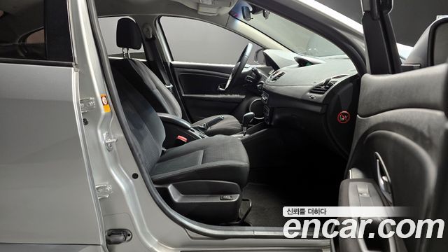 Renault Korea SM3 2011 thumb 10