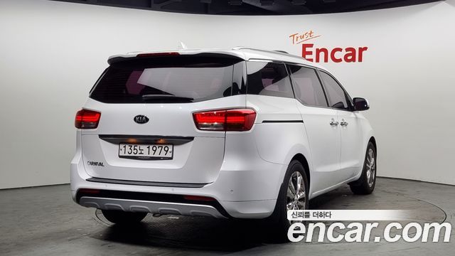 Kia Carnival 2017 thumb 2