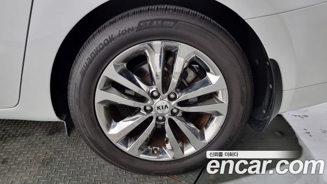 Kia Carnival 2017 thumb 5