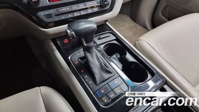 Kia Carnival 2017 thumb 9