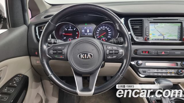 Kia Carnival 2017 thumb 12