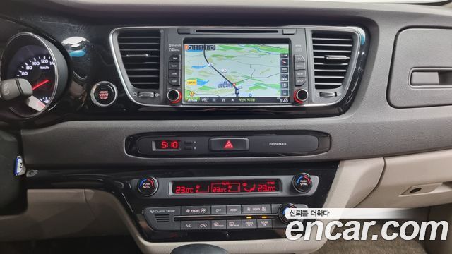 Kia Carnival 2017 thumb 11