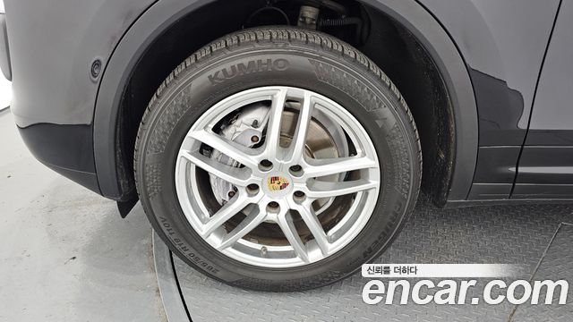 Porsche Cayenne 2015 thumb 6