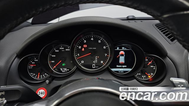 Porsche Cayenne 2015 thumb 9