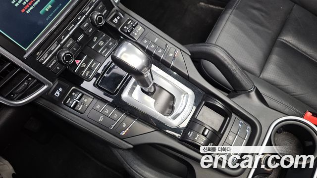 Porsche Cayenne 2015 thumb 10
