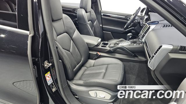 Porsche Cayenne 2015 thumb 11