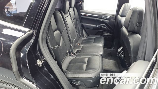 Porsche Cayenne 2015 thumb 12