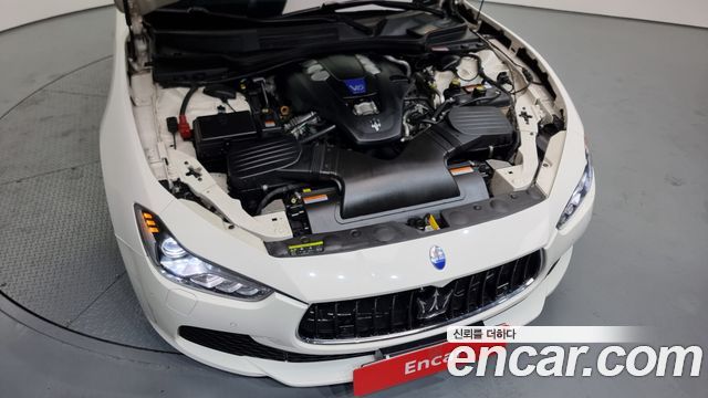 Maserati Ghibli 2017 thumb 7