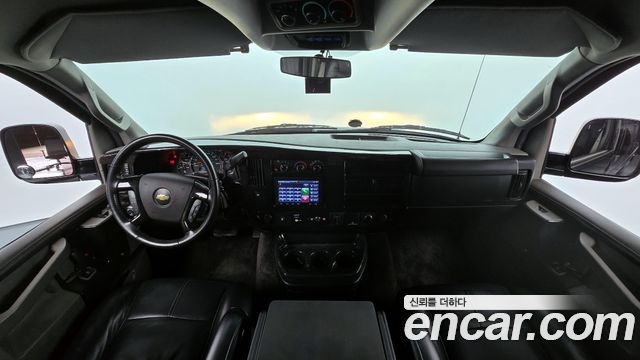 Chevrolet Express Van 2017 thumb 7