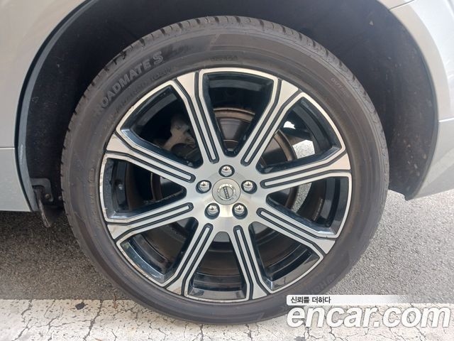 Volvo XC60 2019 thumb 6