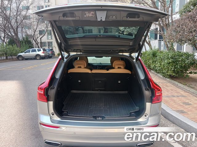 Volvo XC60 2019 thumb 12