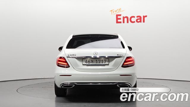 Mercedes-Benz E-Class 2017 thumb 5