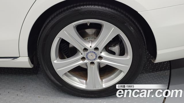 Mercedes-Benz E-Class 2017 thumb 6
