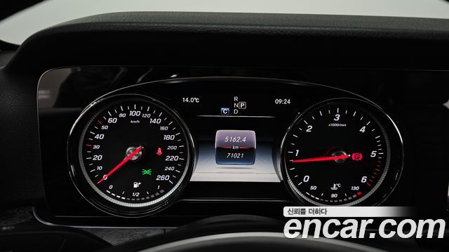 Mercedes-Benz E-Class 2017 thumb 8