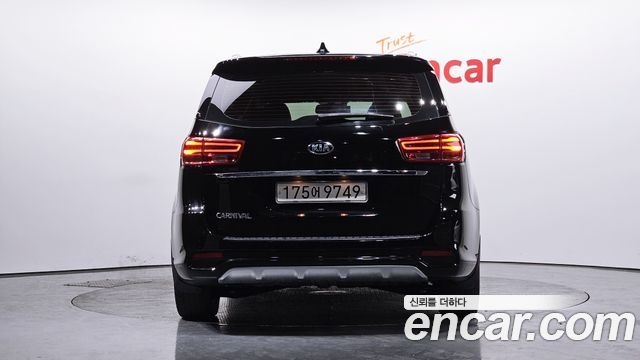 Kia Carnival 2020 thumb 4