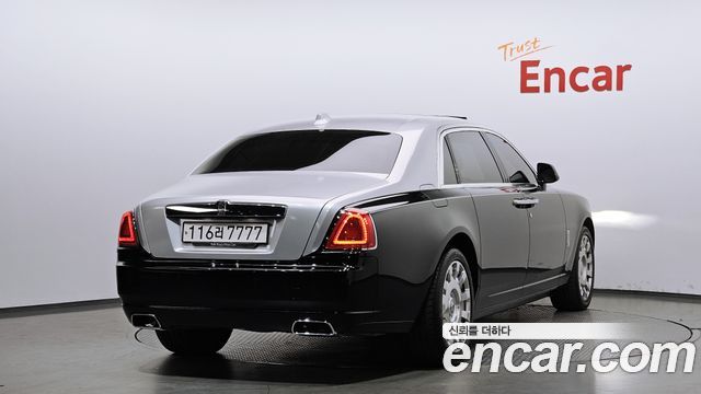 Rolls-Royce Ghost 2018 thumb 3